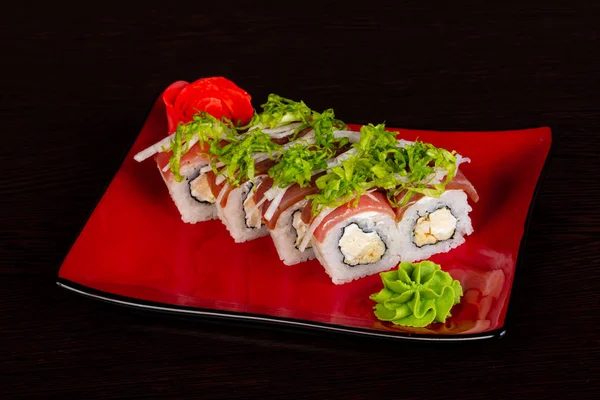 Japanese roll with tuna and cream