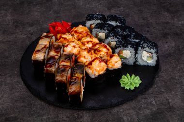 Japon Suşi ile çeşitli madde ayarla