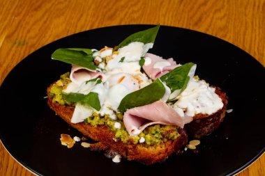 Jambon ve Peynirli börek