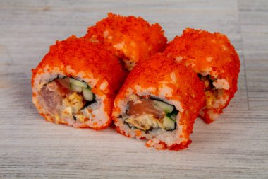 Yılan balığı ile Japon geleneksel rulo