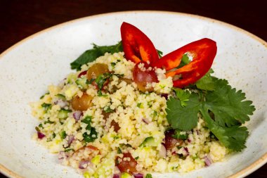 Tabule otlar ve soğan ile