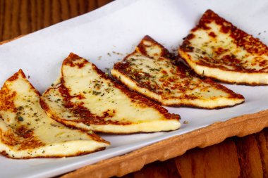 Baharat ile Izgara Hellim peyniri