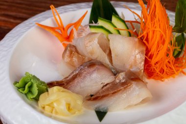 Zencefil sashimi dorado ile hizmet