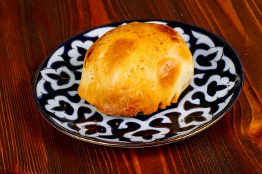 Özbek geleneksel samosa plaka