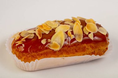 Kabın içinde tatlı lezzetli pasta