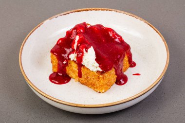 Börek ricotta ve reçel ile