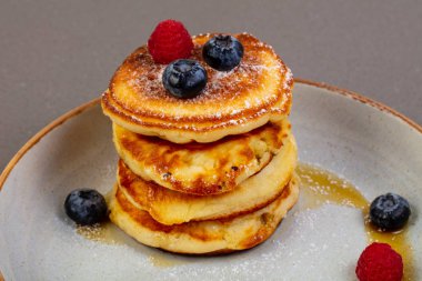 Böğürtlenli ve ballı krep