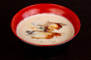 Yılan balığı çorbası Japon krem