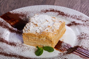 Nane yaprakları hizmet lezzetli Napoleon kek