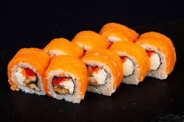 Japon soğuk rulo somon ile