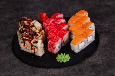 Japon Suşi ile çeşitli madde ayarla