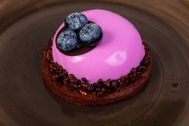 Böğürtlenli ve kremalı kek