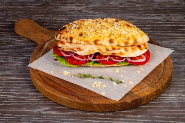 Tavuk göğsü ve sebze ile gözleme