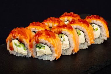 Japon soğuk rulo somon ile