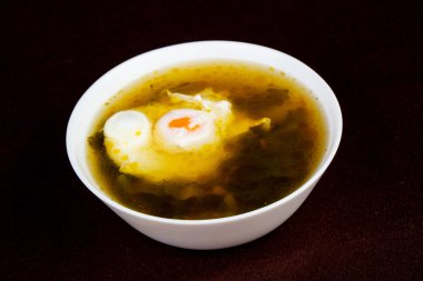 Yumurta ile Rus kuzukulağı çorbası