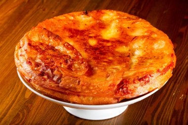 Beyaz yoka pasta peynir ve yumurta ile