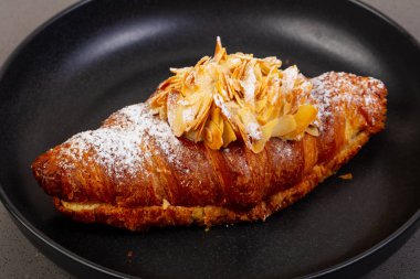 Taze kabuk kruvasan plaka