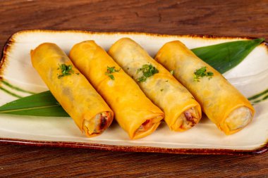 Deniz ürünleri ile Asya böreği