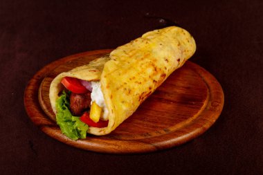 Souvlaki et ve sebze ile