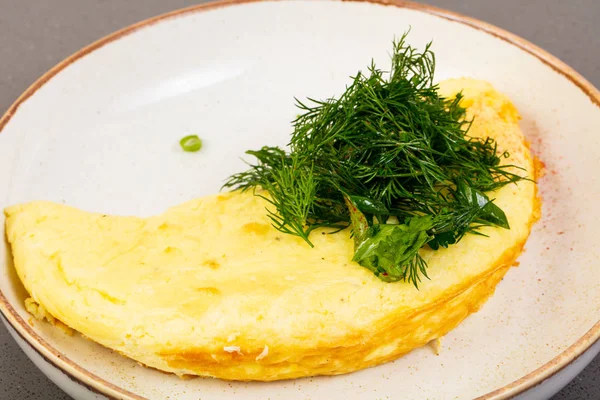 Omelet Met Dille Kom — Stockfoto