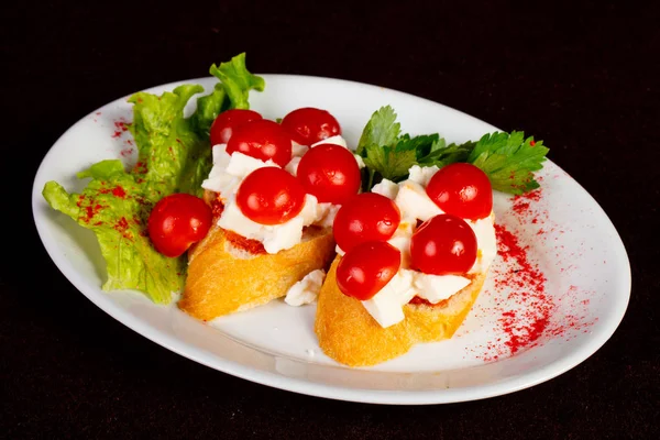 Bruschetta Sýrem Cherry Rajčat — Stock fotografie