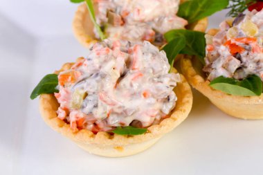 Rus salatası kanepe Ruccola hizmet