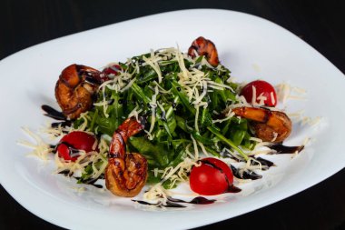 Salata karides ve rucola