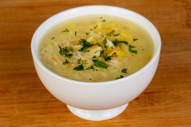 Şehriye ile hafif tavuk çorbası