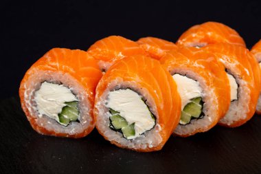 Japon soğuk rulo somon ile