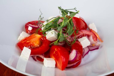 peynir ile lezzetli sebze salatası