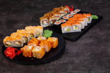 Japon Suşi ile çeşitli madde ayarla