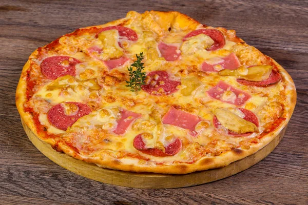 Lezzetli Pizza salam ve sosis