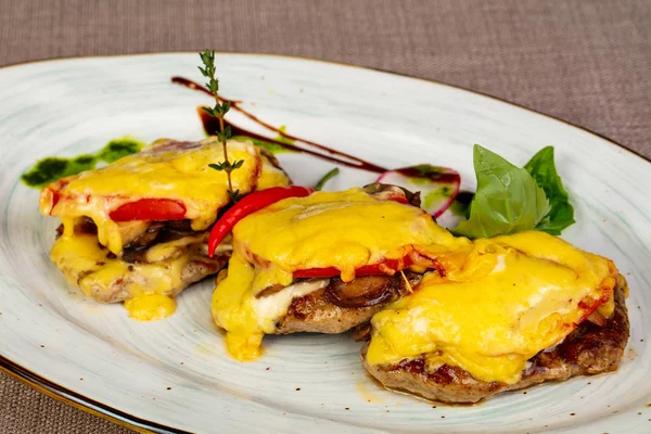 Peynir ve mantarlı tavuk göğsü