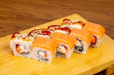 Philadelphia ve yılan balığı rulo lezzetli düet