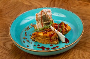 Estragon hizmet lezzetli tatlım pasta