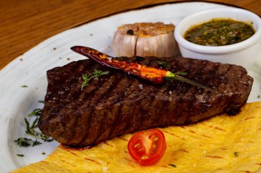 Soslu ızgara sığır eti biftek