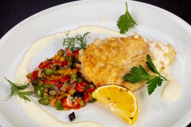 Limon ile lezzetli kızarmış morina