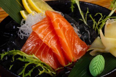 Limonlu soğuk somon balığı