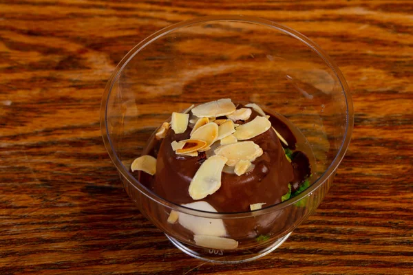 Mousse Cioccolato Con Noci Panna — Foto Stock