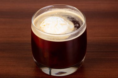 Tablo bir dondurma kahve Kupası