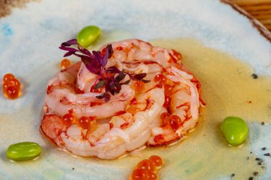 Delicous karides cevice kırmızı havyar ile