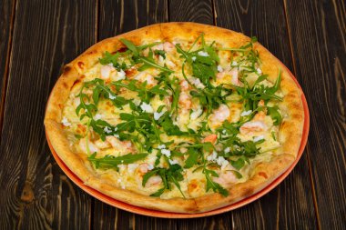 Karides ve rucola pizza