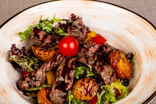 Steak Bœuf Tranché Avec Pomme Terre Salade — Photo