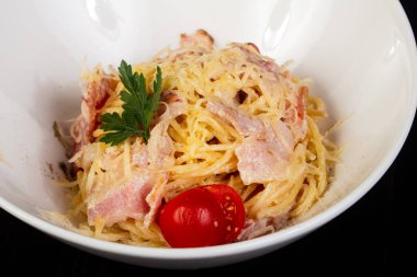 Makarna spagetti carbonara soslu