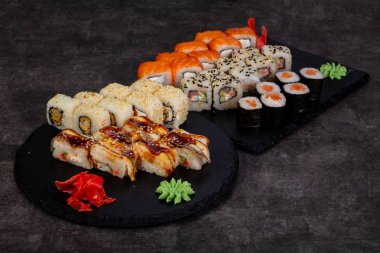 Japon Suşi ile çeşitli madde ayarla