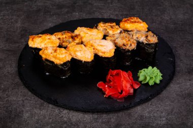 Japon Suşi ile çeşitli madde ayarla