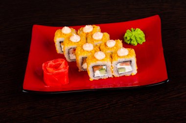 Japon geleneksel rulo somon ile