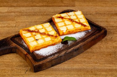 Ahşap arka plan üzerinde tatlı Belçika Waffer
