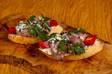 Bruschetta alarmdan ve Salantro ile