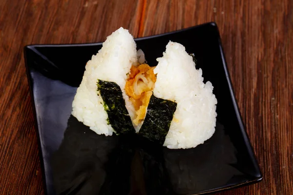Japanischer Traditioneller Onigiri Mit Tintenfisch — Stockfoto